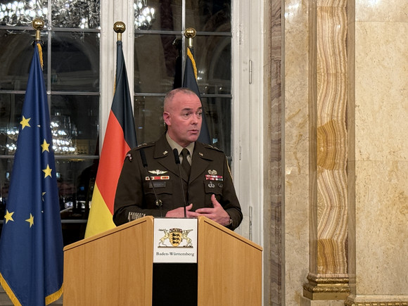 Bundeswehr Streitkräfteempfang 2025 in Stuttgart Minister Strobl empfängt die Streitkräfte im Neuen Schloss