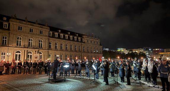 Minister Strobl empfängt die Streitkräfte im Neuen Schloss