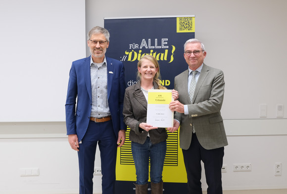 Übergabe von Breitbandförderbescheiden