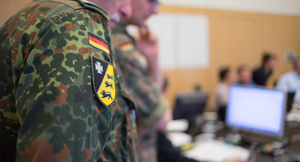 Kriegsgräberfürsorge Symbolische Scheckübergabe an den Volksbund Deutsche Kriegsgräberfürsorge e. V.