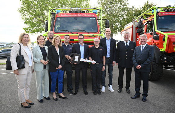 Übergabe neue Tanklöschfahrzeuge Waldbrand für Feuerwehren