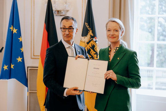Ministerpräsident Cem Özdemir (links) und Thekla Walker (rechts), Ministerin für Umwelt, Klima und Energiewirtschaft 