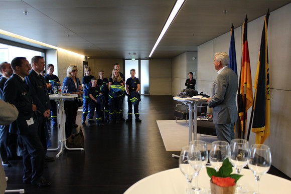 Innenminister Thomas Strobl beim Empfang für die Jugendgruppe des Technischen Hilfswerks aus Leonberg