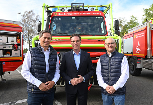 Übergabe neue Tanklöschfahrzeuge Waldbrand für Feuerwehren