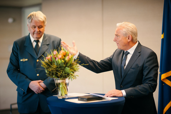 THW Ehrenzeichen in Gold für Professor Hermann Schröder. Fotograf Steffen Schmid