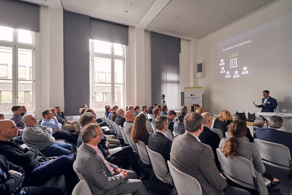 Blick in ein Panel beim 1. CyberSicherheitsforum. (Bild: © Steffen Schmid)