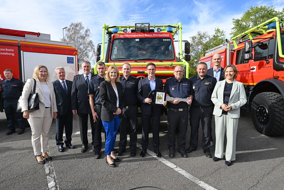 Übergabe neue Tanklöschfahrzeuge Waldbrand für Feuerwehren