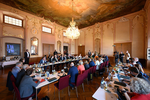 Landesregierung Auswärtige Kabinettssitzung in Meersburg Auswärtige Kabinettssitzung im Neuen Schloss in Meersburg
