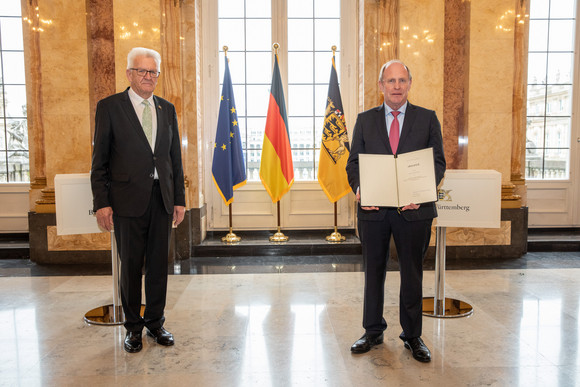 Regierungsbildung Neue Landesregierung Ministerpräsident Winfried Kretschmann (l.) und Wilfried Klenk (r.), Staatssekretär im Ministerium des Inneren, für Digitalisierung und Kommunen
