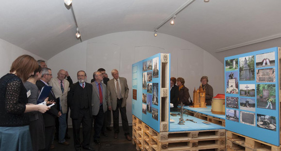 Besucher in einer Ausstellung des Donauschwäbischen Zentralmuseums. Quelle: Donauschwäbisches Zentralmuseum