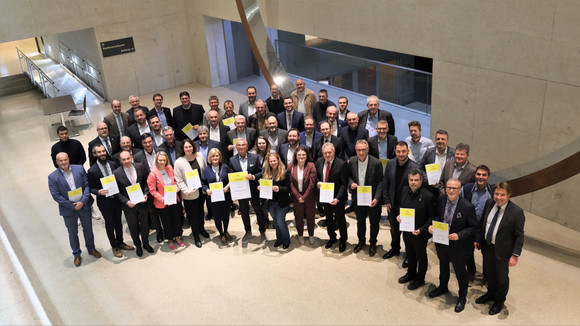 Übergabe von Breitbandförderbescheiden