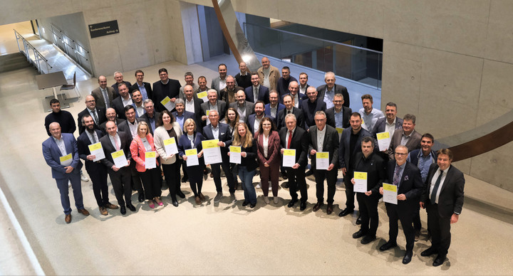 Übergabe von Breitbandförderbescheiden