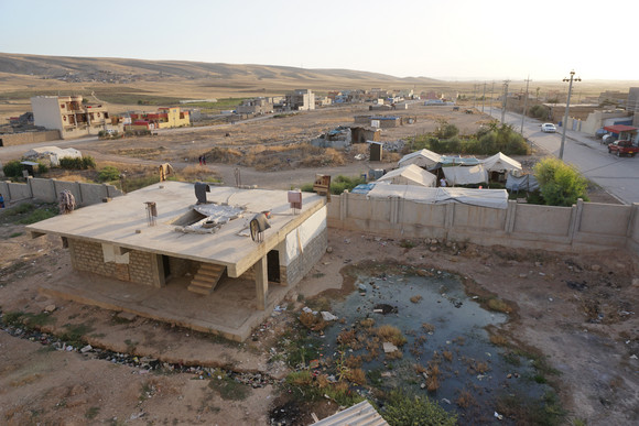 Entwicklungshilfe Hilfsprojekte im Nordirak Nichtoffizielle Flüchtlingsunterkünfte bei Dohuk (Foto: Stiftung Entwicklungs-Zusammenarbeit Baden-Württemberg)