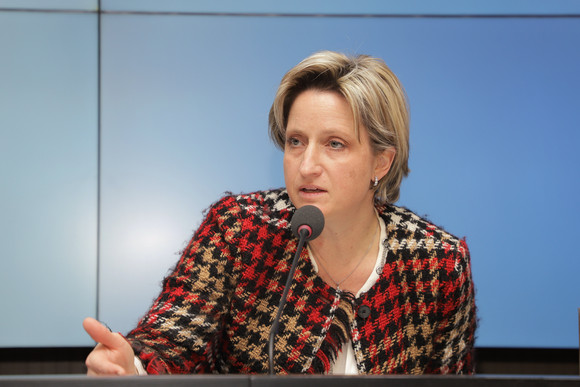 Wirtschaftsministerin Nicole Hoffmeister-Kraut bei der Regierungspressekonferenz (Bild: Staatsministerium Baden-Württemberg)