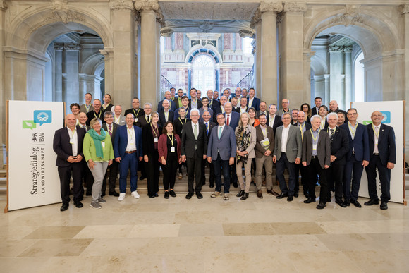 Strategiedialog Gesellschaftsvertrag zur Zukunft der Landwirtschaft Gruppenbild anlässlich der Abschlusskonferenz zum Strategiedialog Landwirtschaft