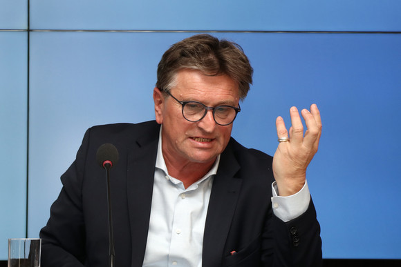 Pressekonferenz Senkung der ÖPNV-Tarife sowie Kommission Kinderschutz Sozial- und Integrationsminister Manne Lucha (Foto: Staatsministerium Baden-Württemberg)