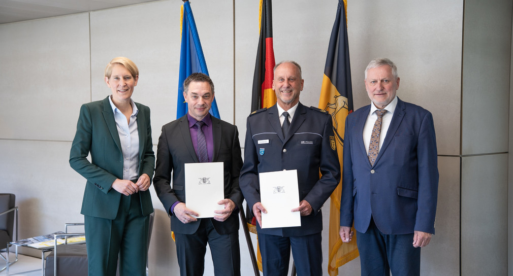 v.l.n.r.: Landespolizeipräsidentin Dr. Stefanie Hinz, Leitender Kriminaldirektor Ralf Keller, Polizeivizepräsident Ralf Keppler und Innenstaatssekretär Thomas Blenke MdL