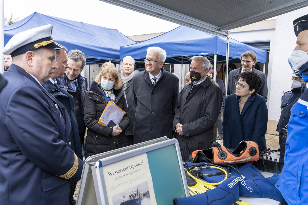 Ministerpräsident Kretschmann und Innenminister Strobl besuchen im Rahmen der Straßburg-Delegationsreise die Wasserschutzpolizei