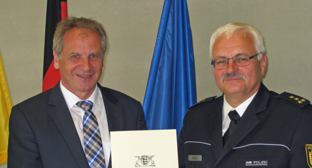 Innenminister Reinhold Gall hat den Leitenden Polizeidirektor Georg Moll in den Ruhestand verabschiedet.