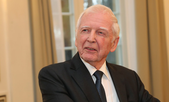 Auszeichnung Große Staufermedaille in Gold für Professor Harald zur Hausen Prof. Dr. Harald zur Hausen