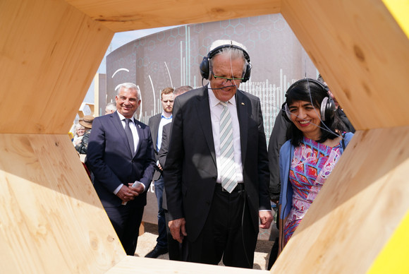  Ministerpräsident Kretschmann, Landtagspräsidentin Aras und Innenminister Strobl bei der Eröffnung der Bundesgartenschau 2019 in Heilbronn.