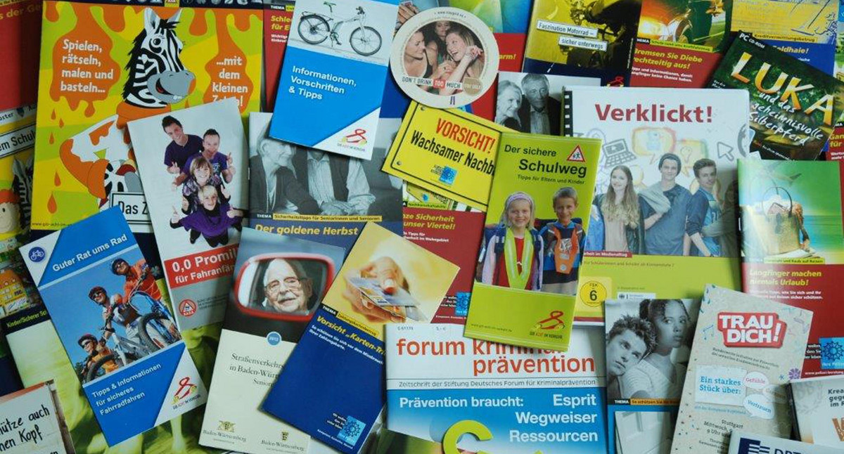 Broschüren und Flyer zum Thema Prävention.