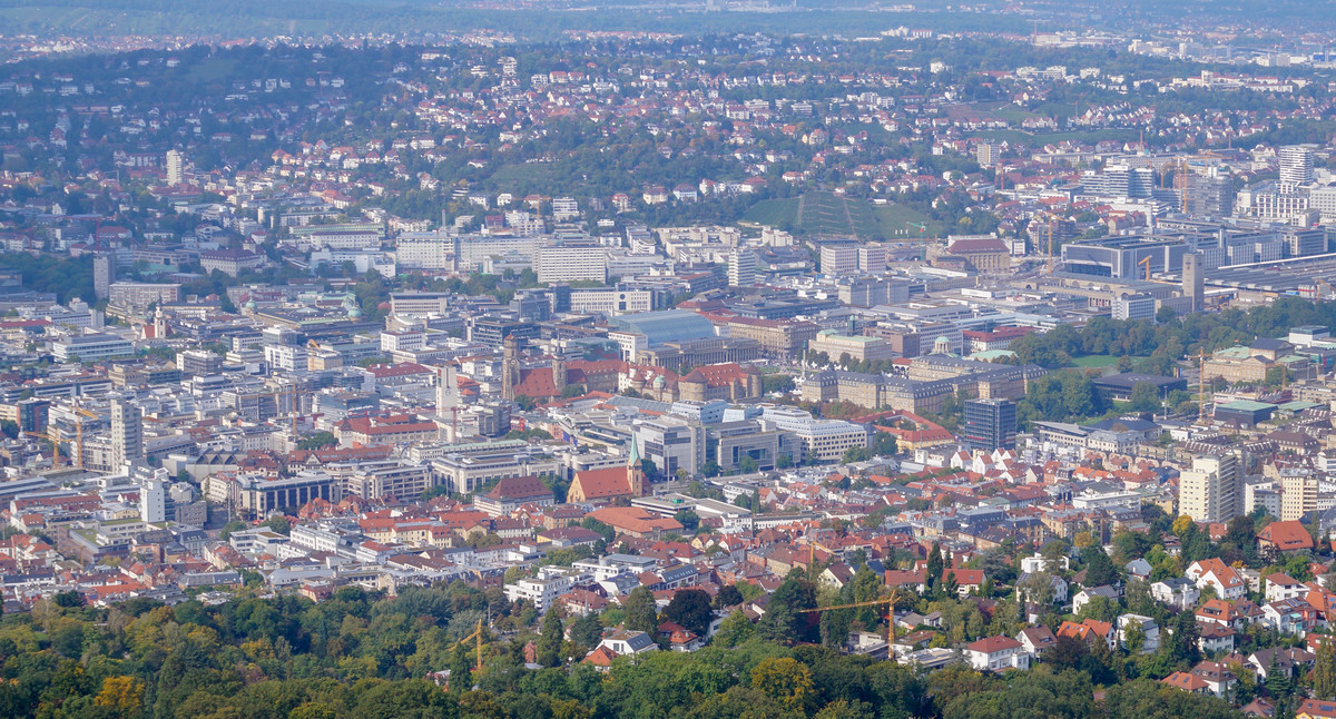 Blick vom Fernsehturm auf die Landeshauptstadt Stuttgart