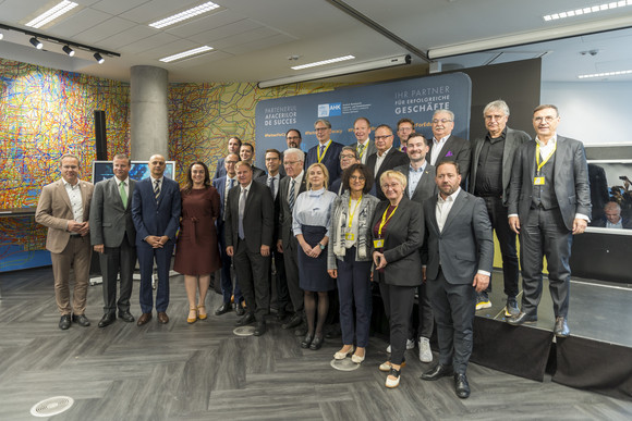 Europa Kretschmann auf Delegationsreise im Donauraum Gruppenbild anlässlich des Energiepolitischen Roundtable-Gesprächs mit der Deutsch-Rumänischen Industrie- und Handelskammer