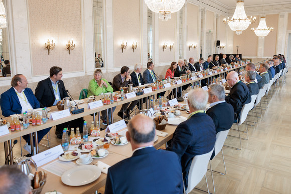 Strategiedialog Gesellschaftsvertrag zur Zukunft der Landwirtschaft Abschlusskonferenz zum Strategiedialog Landwirtschaft