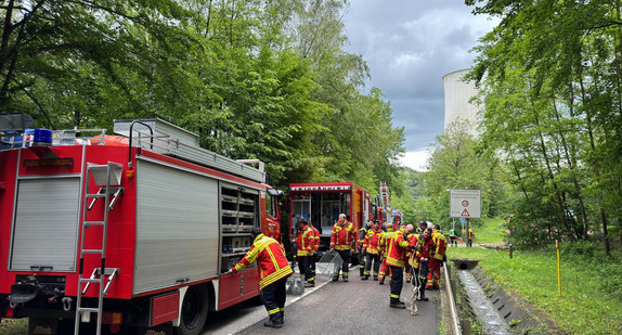 Einsatzkräfte im Einsatz im Hochwassergebiet