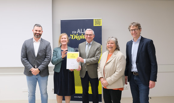 Übergabe von Breitbandförderbescheiden