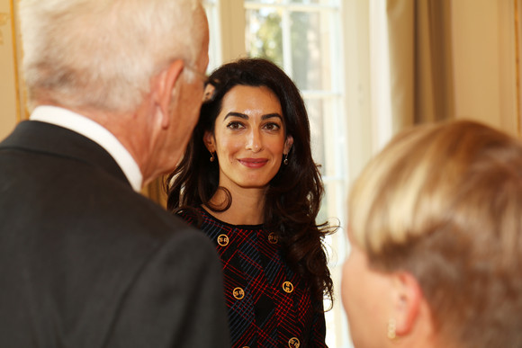 Menschenrechte Kretschmann empfängt künftige UN-Sonderbotschafterin Ministerpräsident Winfried Kretschmann hat die Yezidin Nadja Murad und ihre Anwältin Amal Clooney im Staatsministerium empfangen. 2015 ist Frau Murad im Rahmen des baden-württembergischen Sonderprogramms Nordirak gemeinsam mit ihrer Schwester nach Baden-Württemberg gekommen.