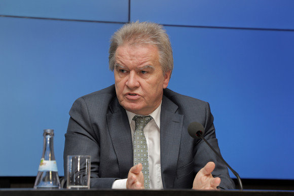 Pressekonferenz Verstärkter Einsatz beim globalen Klimaschutz Umweltminister Franz Untersteller bei der Regierungspressekonferenz (Bild: Staatsministerium Baden-Württemberg)