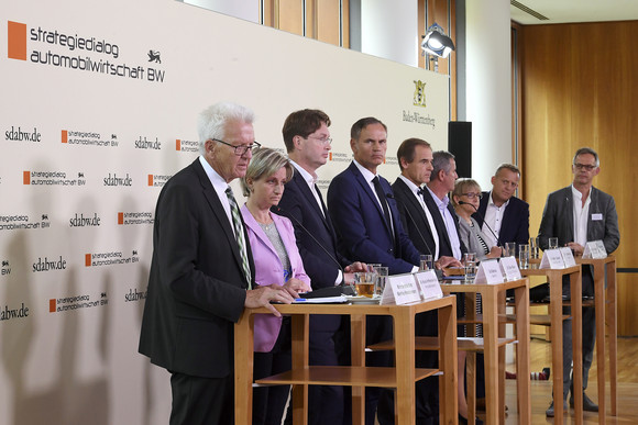 Mobilität Jahresveranstaltung Strategiedialog Automobilwirtschaft BW in Berlin Pressekonferenz (Bild: © e-mobil BW / Studio KD Busch)