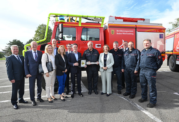 Übergabe neue Tanklöschfahrzeuge Waldbrand für Feuerwehren