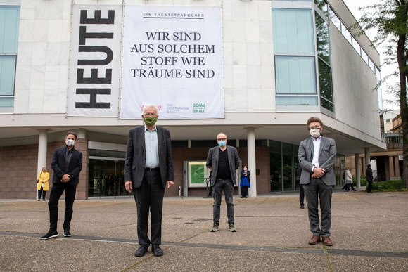 Kunst und Kultur Kretschmann besucht den Stuttgarter „Theaterparcours“ Ministerpräsident Winfried Kretschmann hat den „Theaterparcours“ der Staatsoper Stuttgart, Stuttgarter Ballett und Schauspiel Stuttgart besucht (Bild: Staatsministerium Baden-Württemberg)
