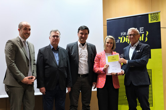 Übergabe von Breitbandförderbescheiden