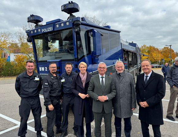 Polizei Erste zentrale Vereidigungsfeier der Polizei Baden-Württemberg Polizeischau bei der zentralen Vereidigungsfeier