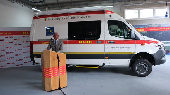 Bevölkerungsschutz Übergabe des neuen Einsatzleitwagens für die DLRG Übergabe des neuen Einsatzleitwagens für die DLRG
