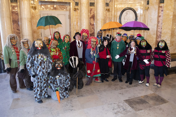 Fastnacht Närrischer Staatsempfang der Landesregierung Gruppenbild mit dem Ortenauer Narrenbund (Bild: Staatsministerium Baden-Württemberg)