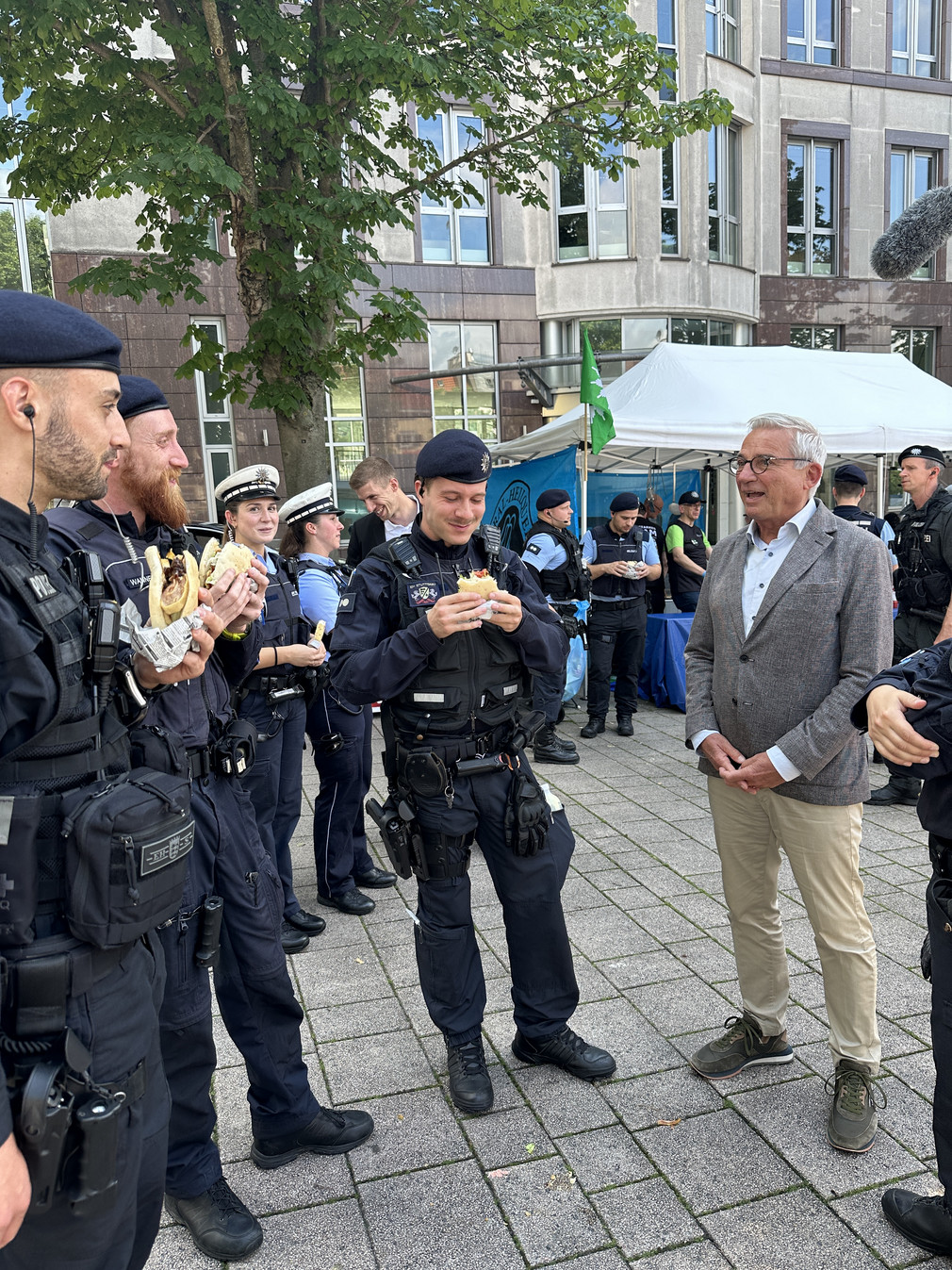 Innenminister Thomas Strobl besucht die Einsatzkräfte in Stuttgart bei der UEFA EURO 2024