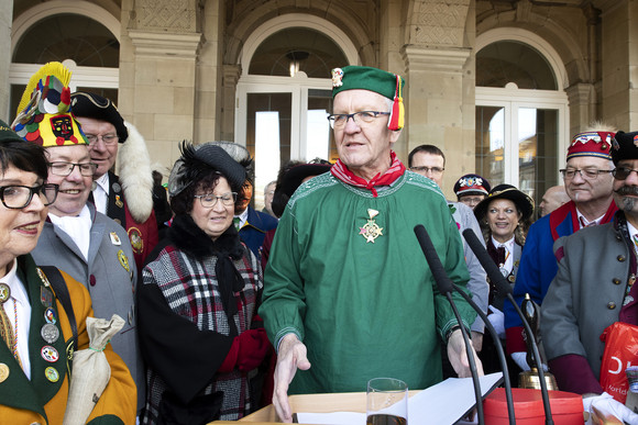 Fastnacht Närrischer Staatsempfang der Landesregierung Ministerpräsident Winfried Kretschmann (M.) begrüßt die Narren (Bild: Staatsministerium Baden-Württemberg)