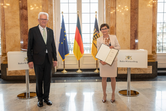 Regierungsbildung Neue Landesregierung Ministerpräsident Winfried Kretschmann (l.) und Sabine Kurtz (r.), Staatssekretärin im Ministerium für Ernährung, Ländlichen Raum und Verbraucherschutz