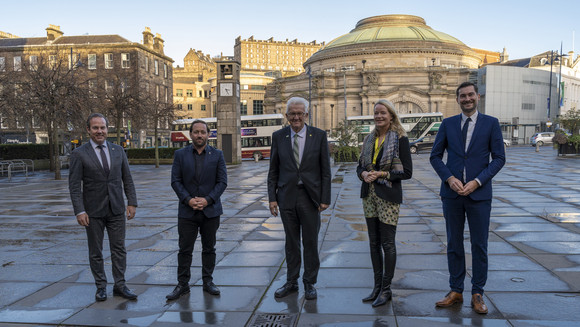 Auslandsreise Delegationsreise nach Schottland und England von links nach rechts: Landtagsabgeordneter Raimund Haser, Staatssekretär Florian Hassler, Ministerpräsident Winfried Kretschmann, Umweltministerin Thekla Walker und Landtagsabgeordneter Daniel Karrais in Edinburgh
