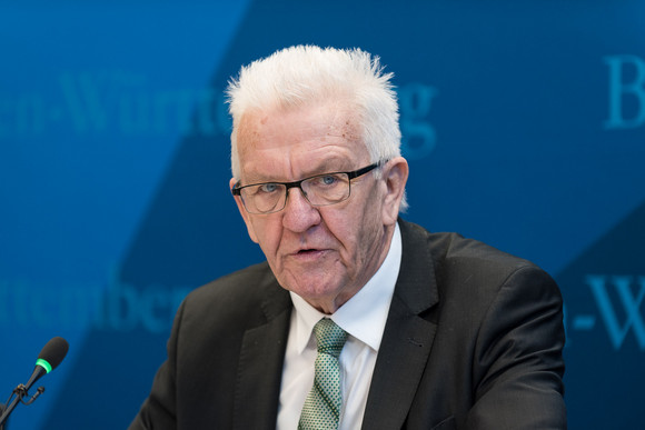 Auswärtige Kabinettsitzung Kabinett tagt in Brüssel Ministerpräsident Winfried Kretschmann bei der Pressekonferenz in Brüssel