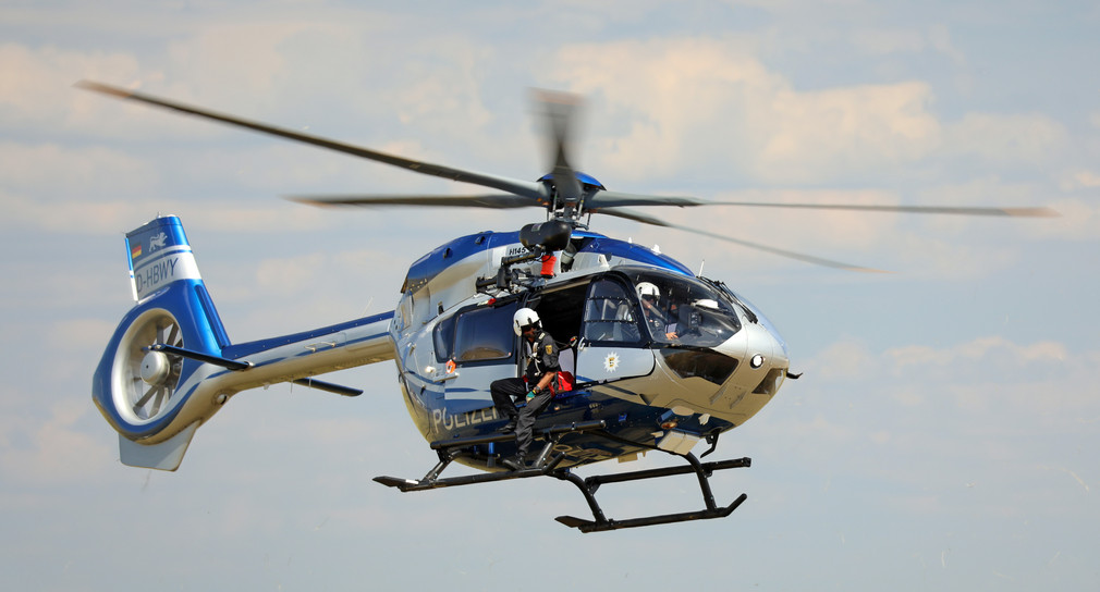 Polizeihubschrauber im Landeanflug