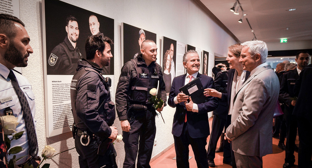 Oberbürgermeister Dr. Frank Nopper und Minister Strobl eröffnen Ausstellung „Der Mensch dahinter“ im Rathaus