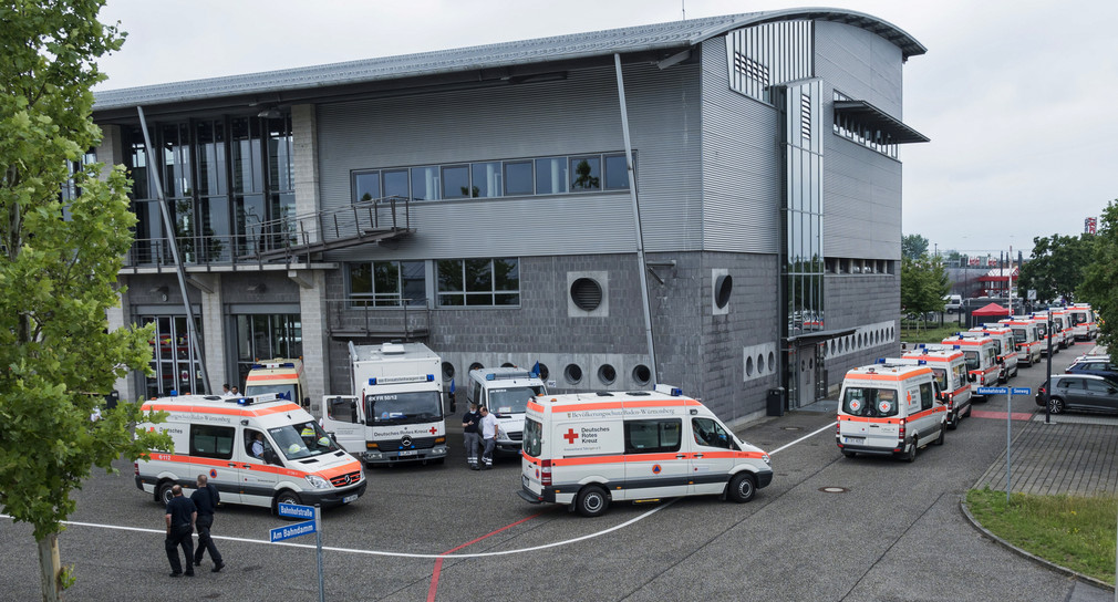MIN-Strobl verabschiedet die Rettungskräfte nach Rheinland-Pfalz
