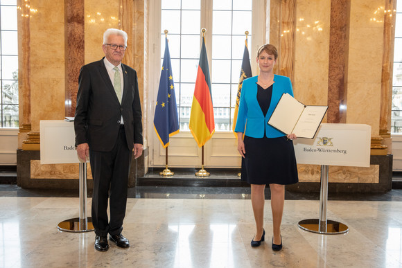 Regierungsbildung Neue Landesregierung Ministerpräsident Winfried Kretschmann (l.) und Andrea Lindlohr (r.), Staatssekretärin im Ministerium für Landesentwicklung und Wohnen