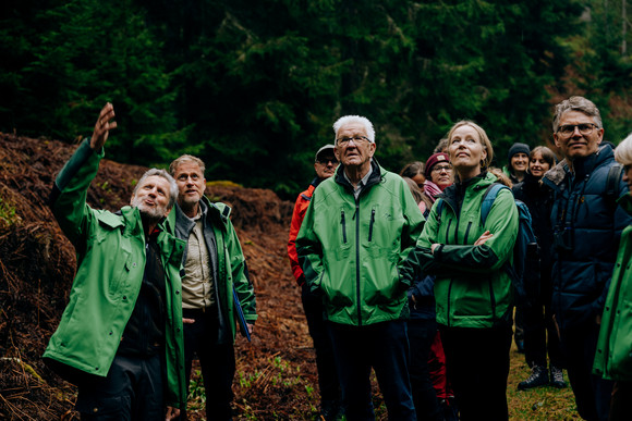 Erläuterungen für Ministerpräsident Winfried Kretschmann (Mitte) und Umweltministerin Thekla Walker (rechts)